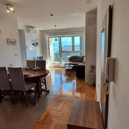 Lofos Apartman *